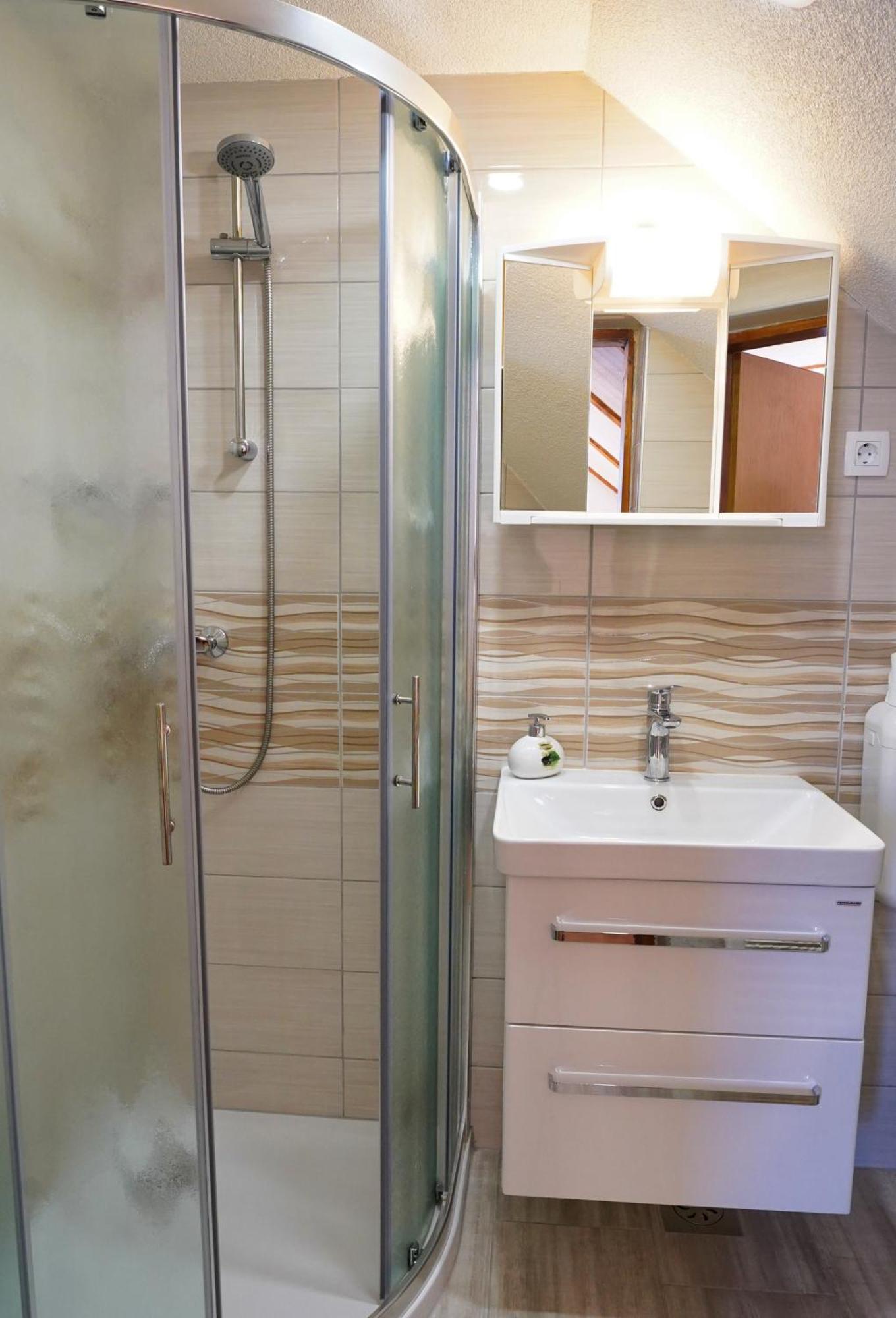 Apartmaji Jost 博希尼 外观 照片